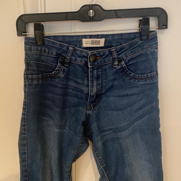 Ardene Mid-Wash Jeans - Picture 3 of 6